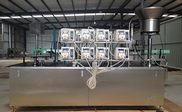 大容量液体灌装机.jpg 大容量液体灌装机.jpg